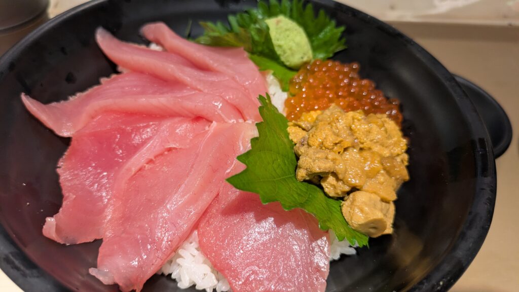 タカマル鮮魚店 4号店の三宝丼